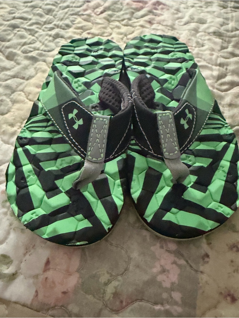 Boys size 13 Under Armour sandals vgc.